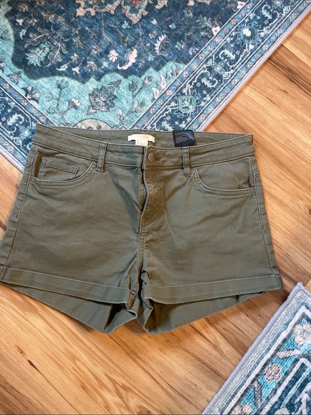 Olive H&M Cuffed Women’s Shorts
